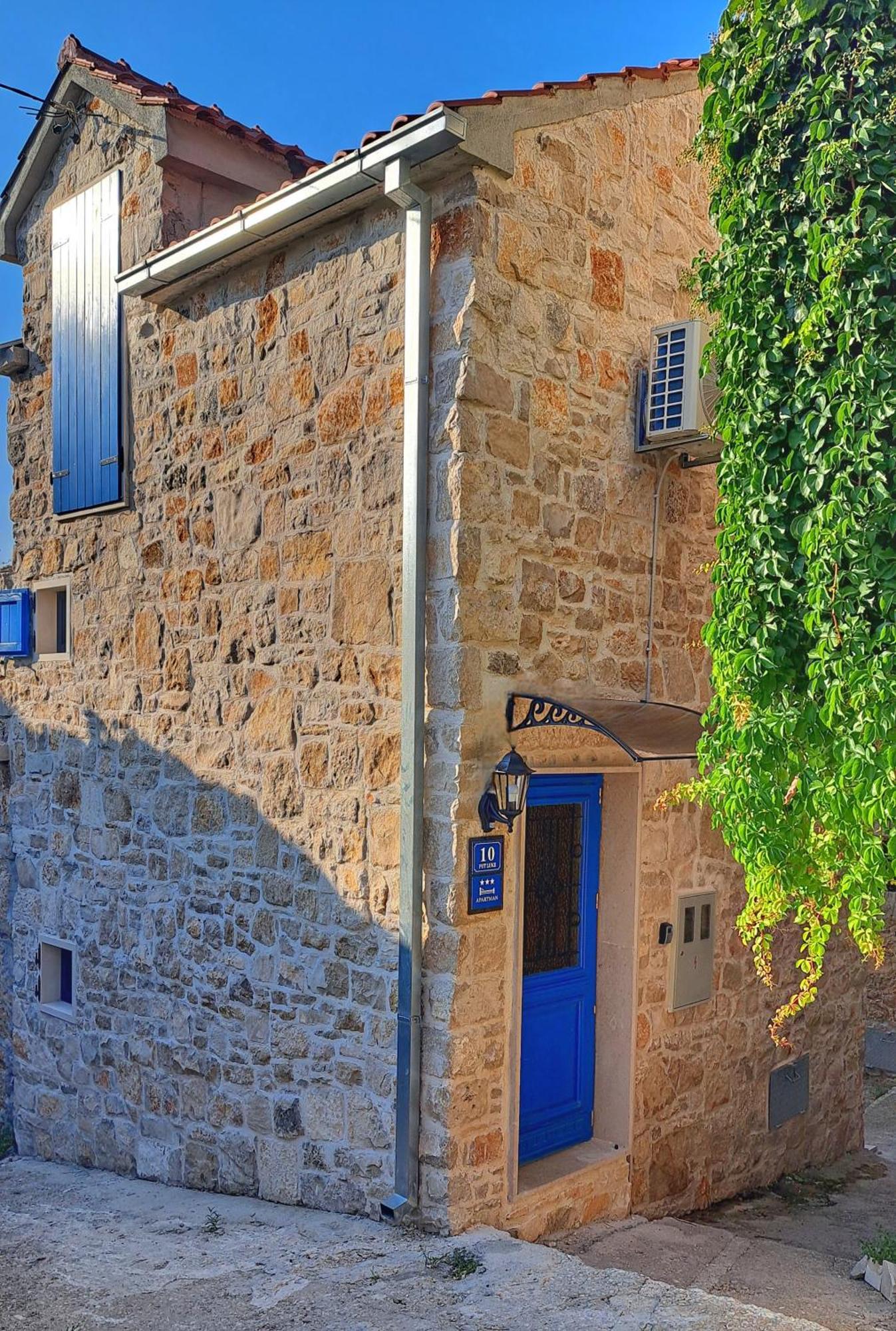 Domus Lapidea * Postira